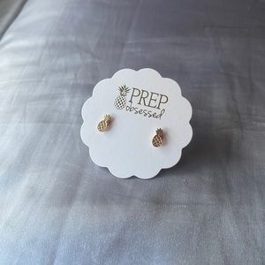 gold stud earrings